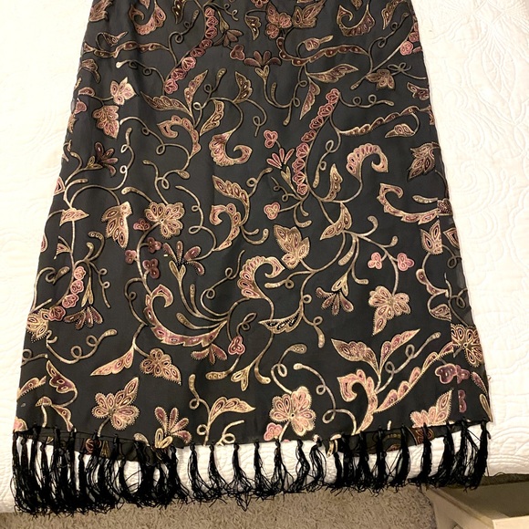 Embroidered fringed skirt - Picture 1 of 3